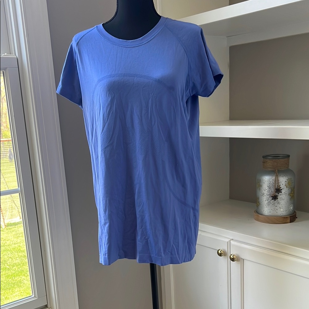 Lululemon wild indigo swiftly tech 2.0 short sleeve Women’s size 14